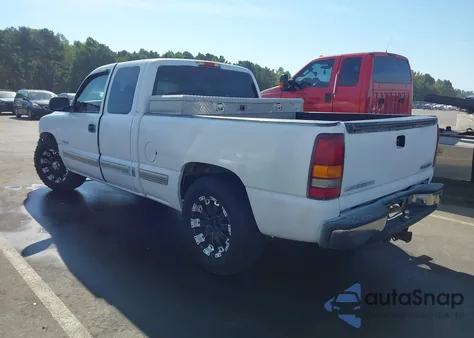 2000 Chevrolet Silverado 1500 Ls z USA, uszkodzony, nr VIN 2GCEC19V9Y1361972